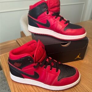 Jordan 1 Mid (PS) color atmosphere/infrared 23 – Black size 5 youth